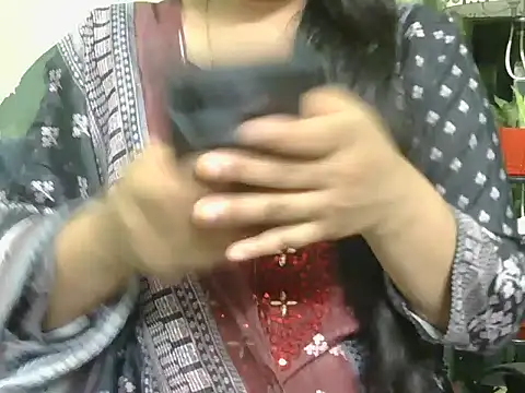 Mukta_010 live cam on StripChat