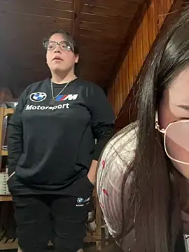 MillieBobbyBrowns webcam