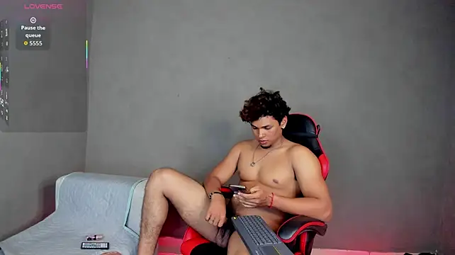 LiamVibes212 live cam on StripChat