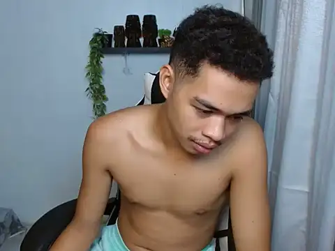 curlyasian_njxx