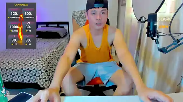 clarkdangerous live cam on StripChat