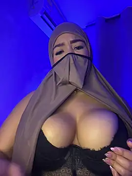 thaira_aly (F young) - show breasts 🍒