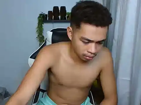 curlyasian_njxx live cam on StripChat