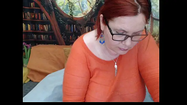 PlayfullMature live cam on StripChat