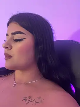 Kariina__69 live cam on StripChat