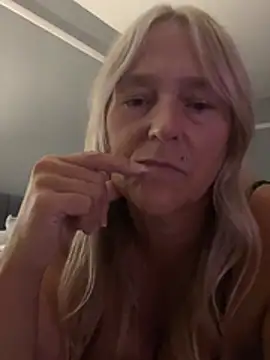 Blondnboujee53 webcam