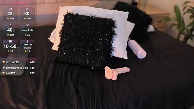 FoxxxyPink live sex cam