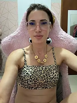 Irresistible37 webcam