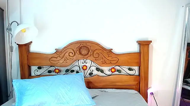 Mia_babee_ webcam