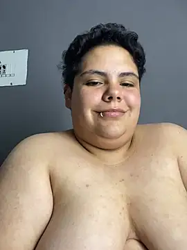 Hailey_Curvy live cam on Stripchat