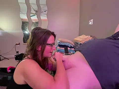 1Lustfully_yours webcam