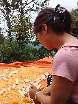 Buong-binh live cam on StripChat