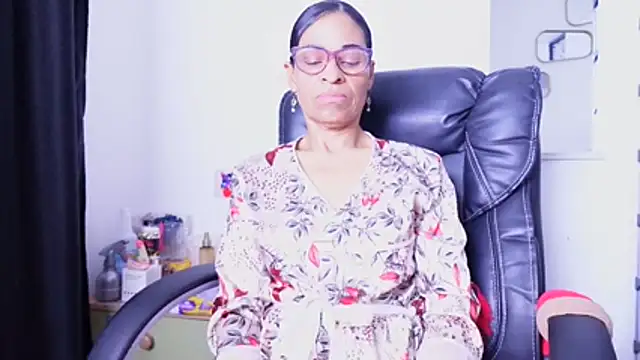 Aries_Mature webcam