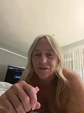 Blondnboujee53