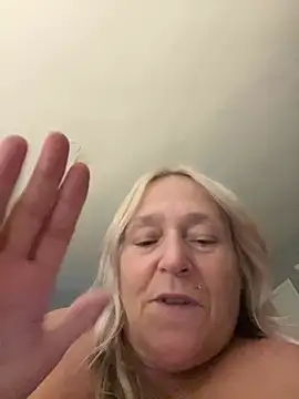 Blondnboujee53