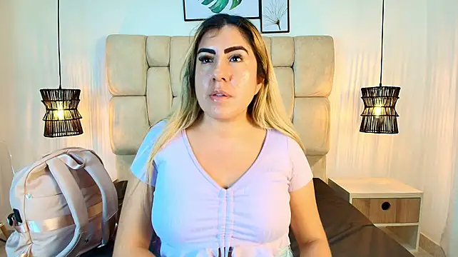 AdharaSmithh live cam on StripChat