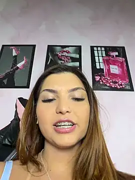 Mel_PinkBR live cam on StripChat