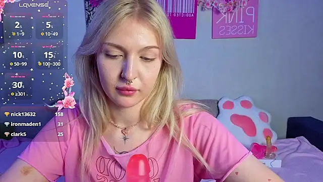 BlondieSummer live cam on StripChat