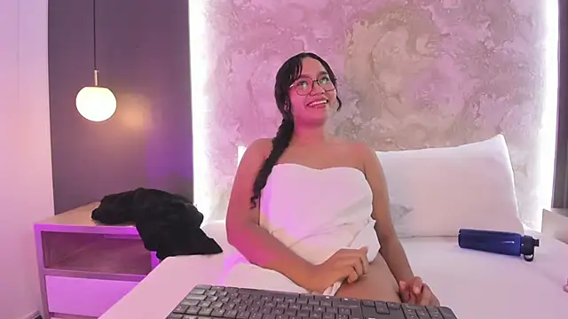 alysson_moon_ live cam on StripChat