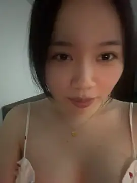 QiQi-2001 live cam on StripChat