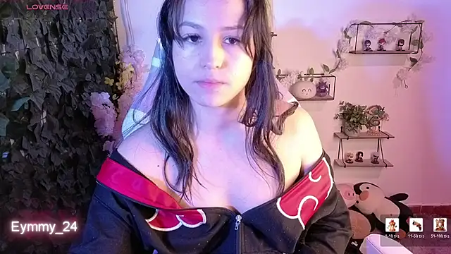 Eymmy_24 live cam on StripChat