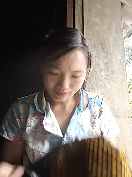 ngan-cute live cam on StripChat