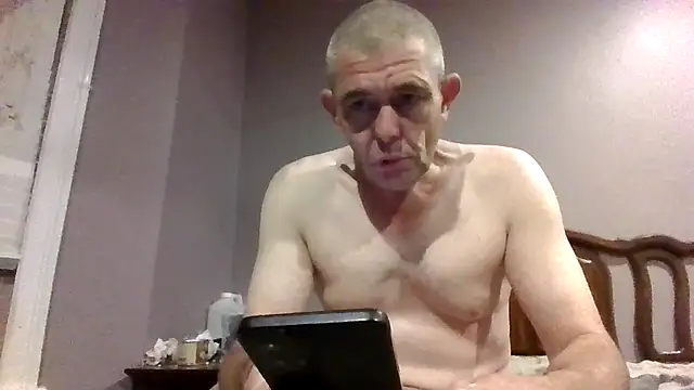 burby79 (Ask my age) - dildo fuck