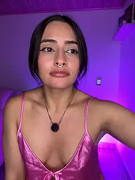 NandaVixen live cam on StripChat