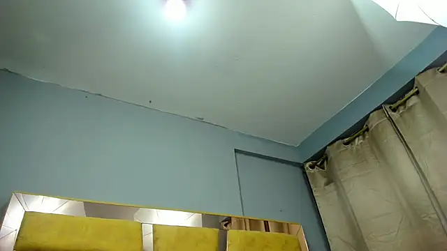 AlahiaEvanz live cam on StripChat