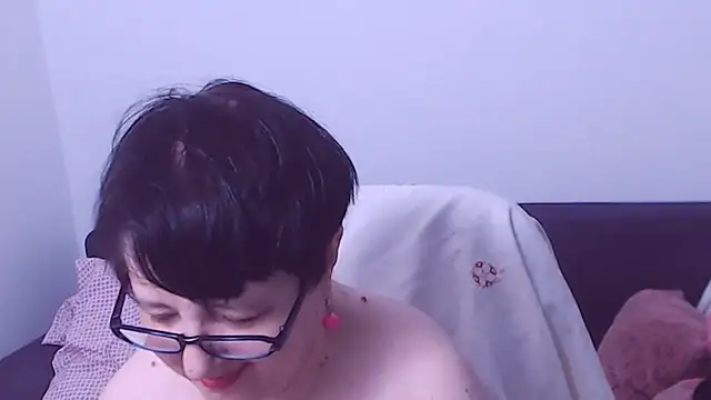 ChristaRose live cam on StripChat