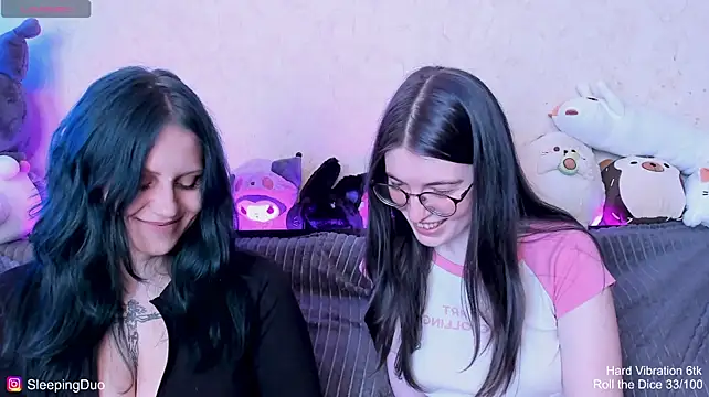SleepingDuo live cam on StripChat