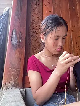 hoa_mai live cam on StripChat