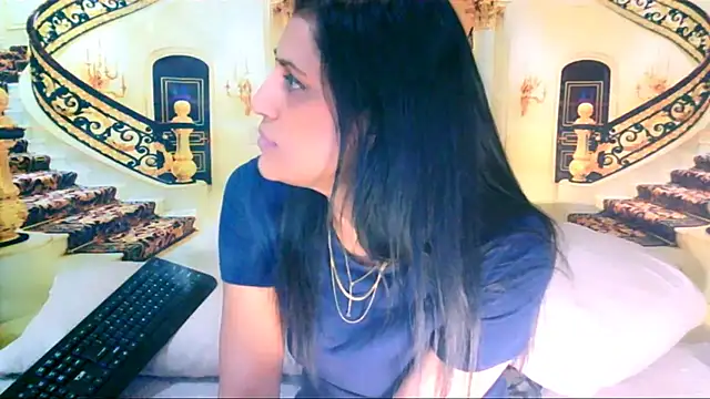 IndianSexcSmyle live cam on StripChat