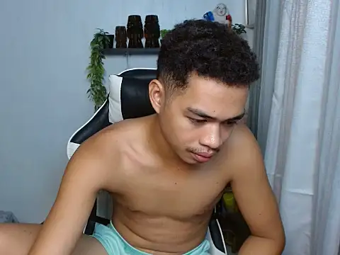 curlyasian_njxx live cam on StripChat