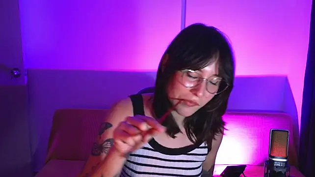 yuliennegg (F young) - Sexy striptease