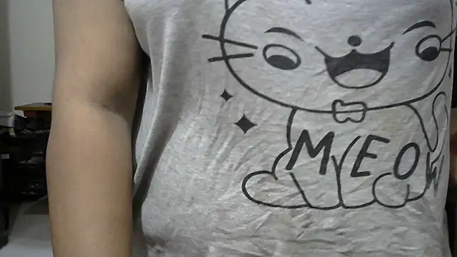 sonia2222 (F milf) - kiss