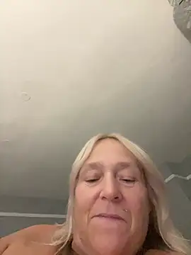 Blondnboujee53