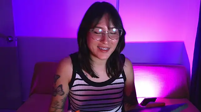Yuliennegg live cam on Stripchat