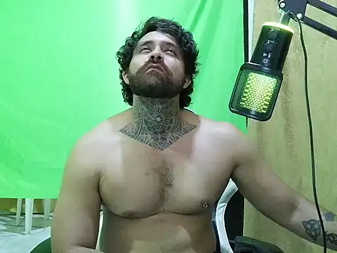 aronmiller404 live cam on StripChat
