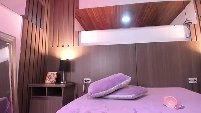 miel_gomez live cam on StripChat
