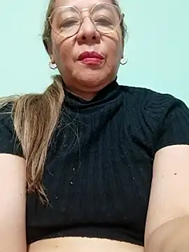 EliteCoupleMM live cam on StripChat