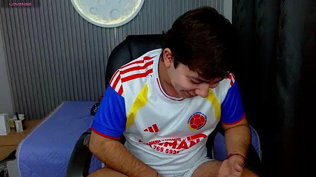 Julian_Smith21 live cam on StripChat