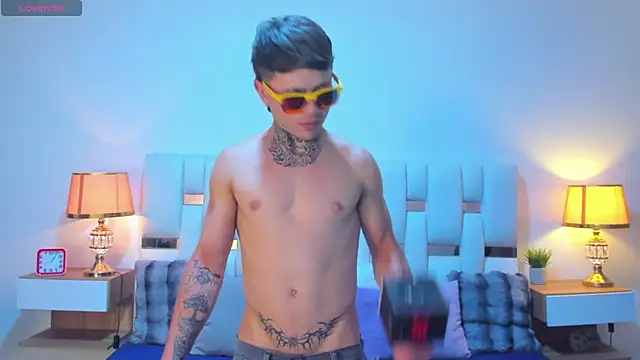 Zeus_damian21 live cam on StripChat