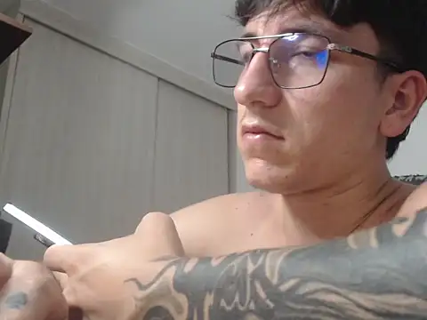IfindSlav3 live cam on StripChat