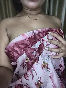 Piyu_xxx live cam on StripChat