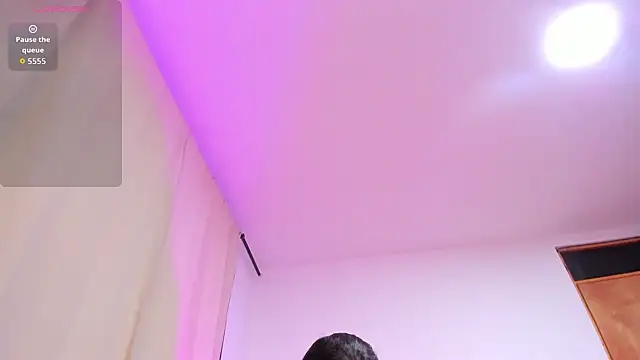 Kylie2211 live cam on StripChat