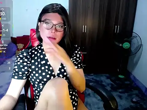 sofiathe1st live cam on StripChat