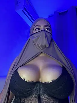 thaira_aly live cam on StripChat