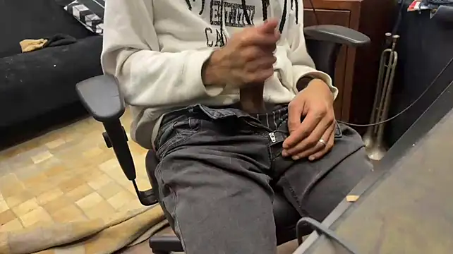 faveladaddycum (M young) - Cum shot