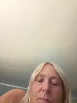 Blondnboujee53